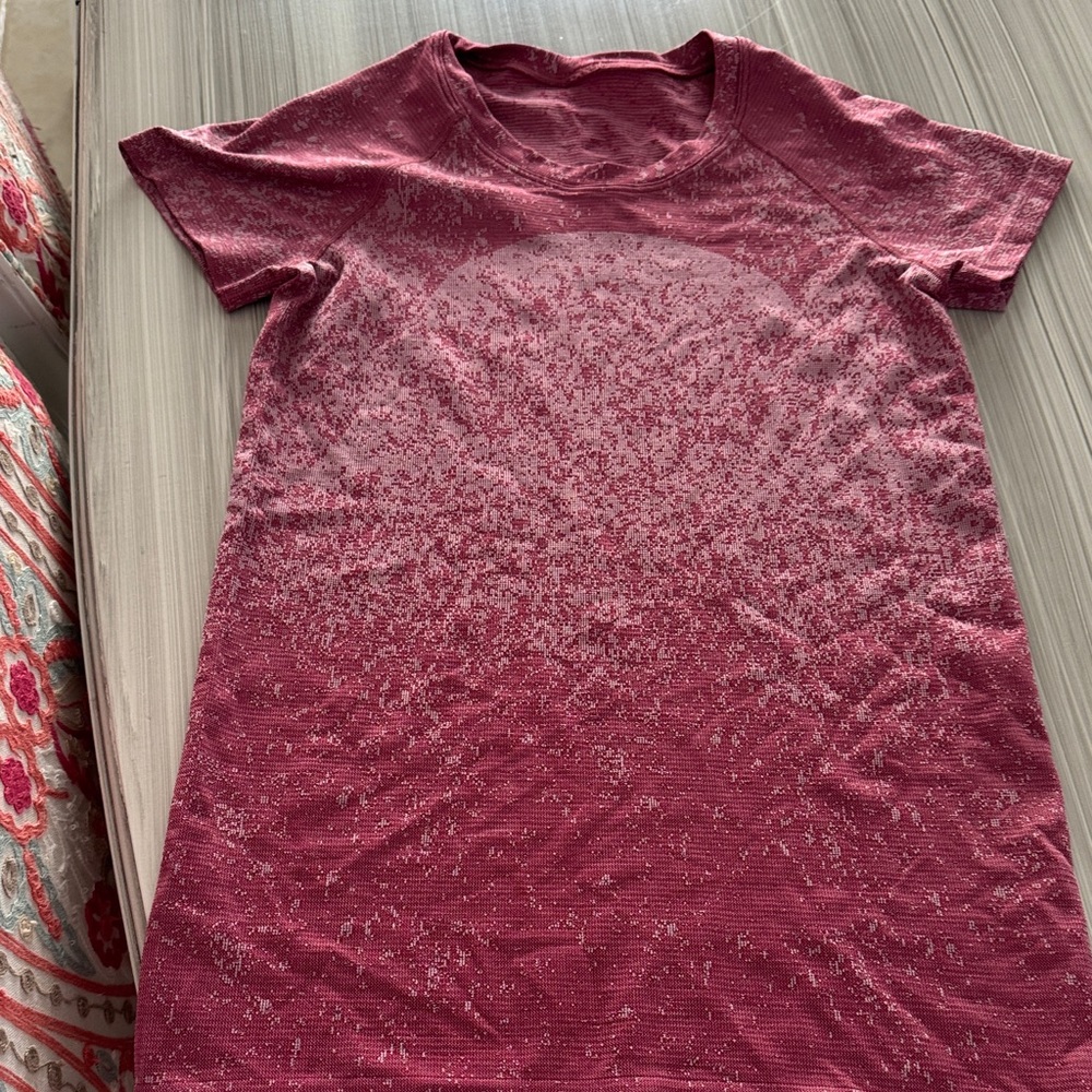 lulu lemon 🍋 Women's Pink Short Sleeve Top